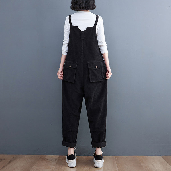 Naiste vabaaja kombinesoon taskute ja nööpidega