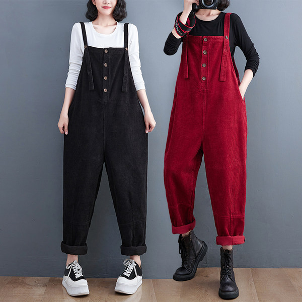 Naiste vabaaja kombinesoon taskute ja nööpidega