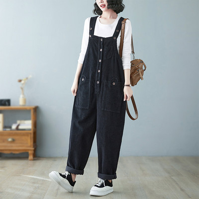 Széles női jumpsuit gombokkal