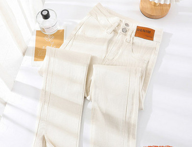 Blugi casual de dama cu crapatura la picioare