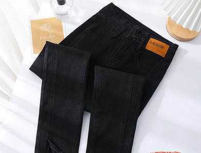 Blugi casual de dama cu crapatura la picioare