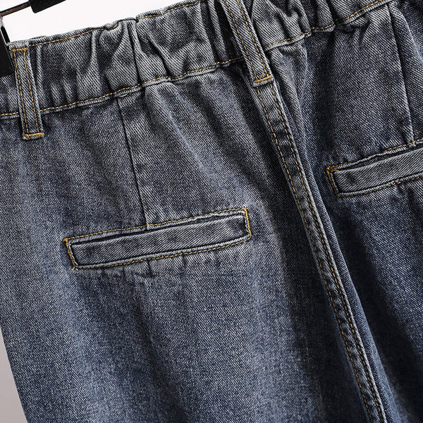 Široki model ženskih traperica s džepom