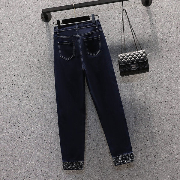 Široki model ženskih traperica s visokim strukom i ukrasnim kamenčićima na nogavicama