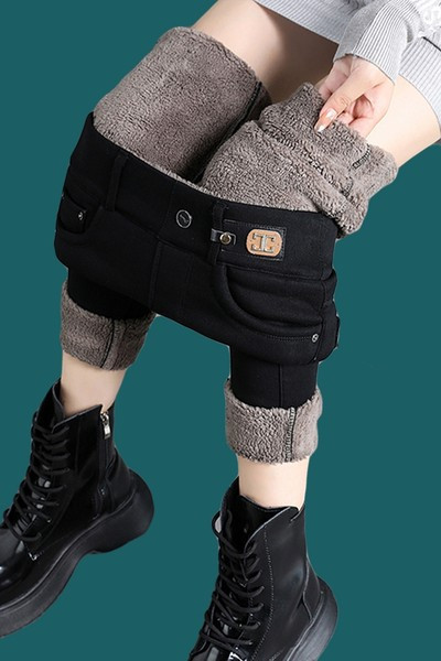 Ženski pripijeni model traperica s toplom postavom