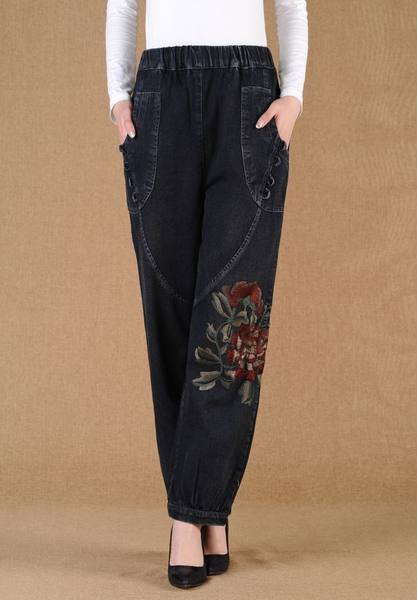 Moodsad naiste teksad tikandi ja taskuga