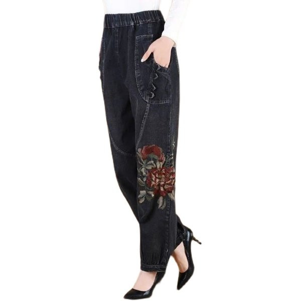 Moodsad naiste teksad tikandi ja taskuga