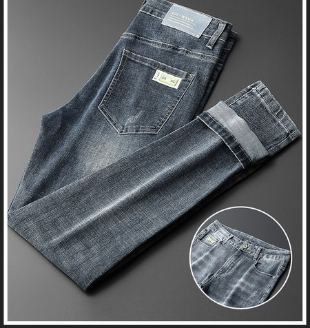 Ležerne muške traperice s logotipom i džepom