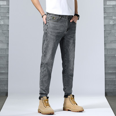 Čist model muških traperica