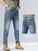 Uus tikitud tekstiga teksapükste mudel meestele