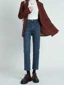 Blugi de dama model drept cu buzunar