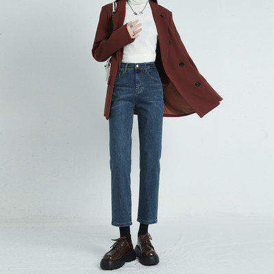 Blugi de dama model drept cu buzunar