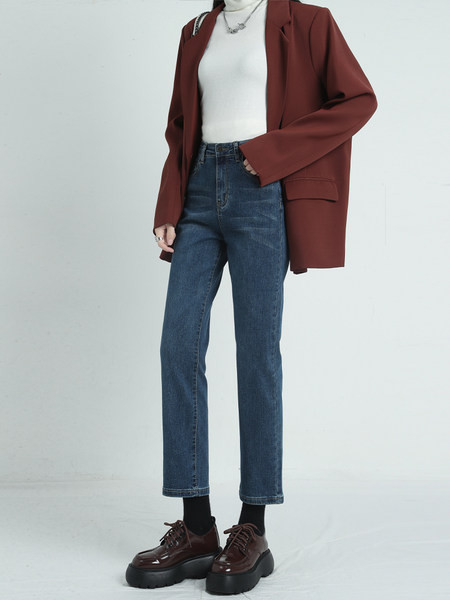 Blugi de dama model drept cu buzunar