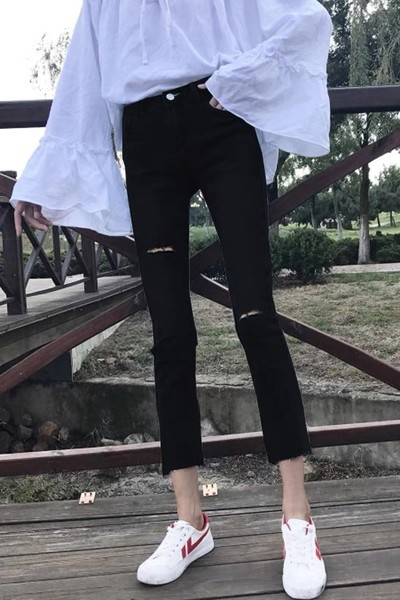 Ženske crne poderane traperice