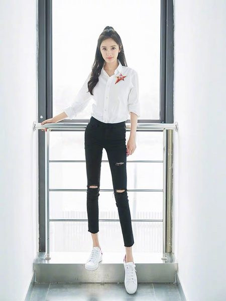 Blugi de damă cu picioare drepte, cu buzunar și motiv rupt