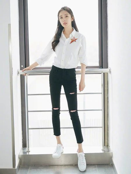 Blugi de damă cu picioare drepte, cu buzunar și motiv rupt