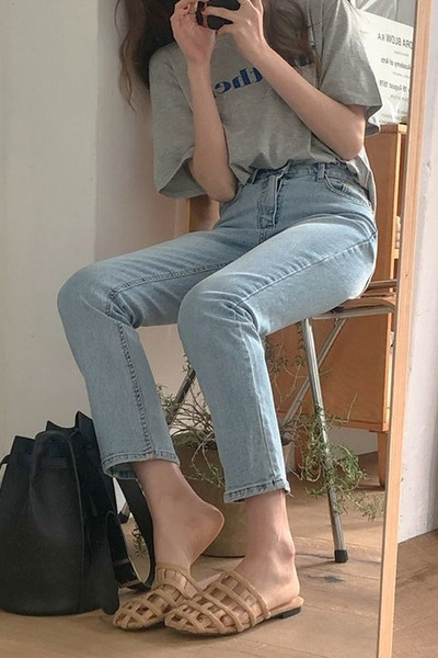 Naiste vabaaja kõrge vöökohaga teksad - musta ja sinist värvi