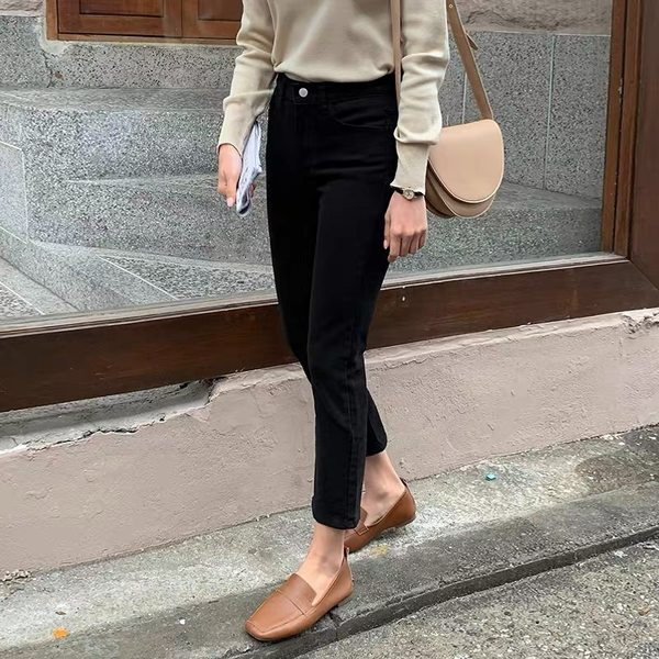 Ženske ležerne crne traperice