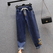 Plataus modelio moteriški džinsai su raišteliais ir siuvinėjimais