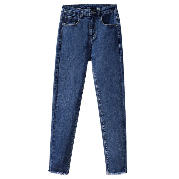 Naiste venivad nööbiga teksad