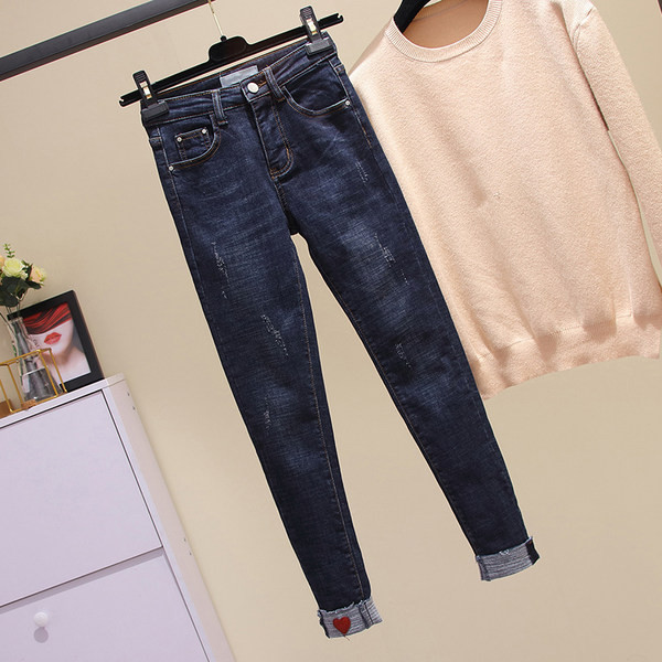 Moodsad nahast elemendiga naiste teksad