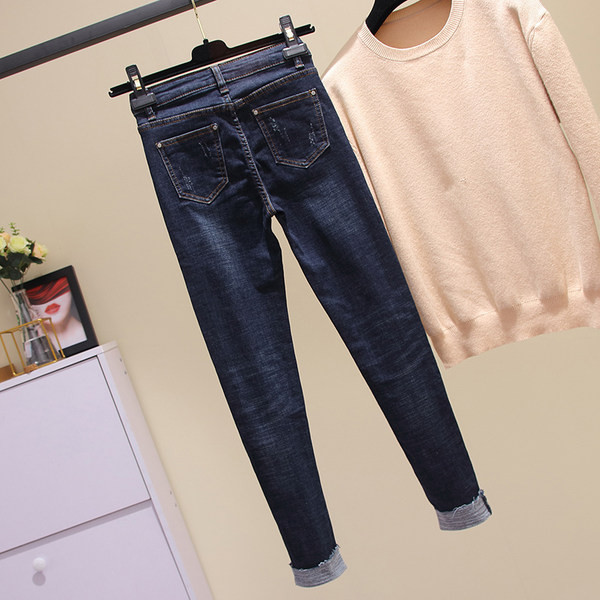 Moodsad nahast elemendiga naiste teksad