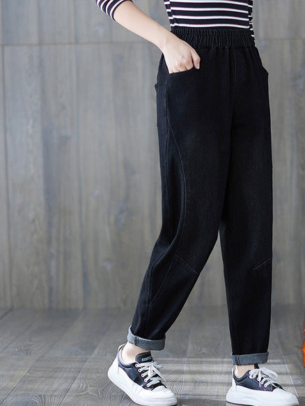 Ležerne crne traperice s džepom