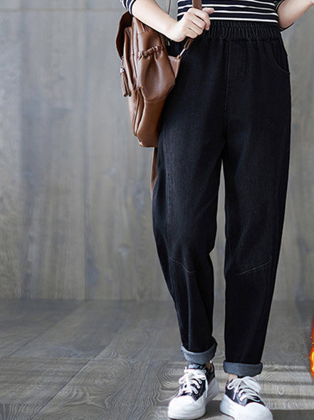 Ležerne crne traperice s džepom