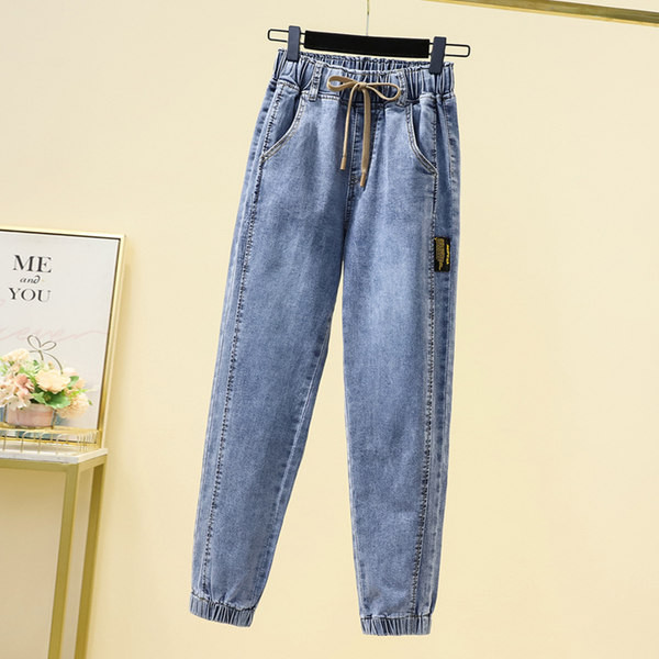 Moteriški džinsai su raišteliais ir tamprėmis ant kojų