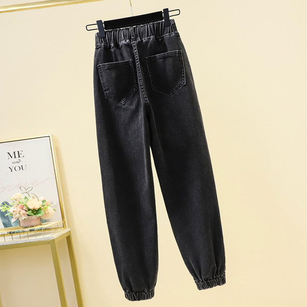 Moteriški džinsai su raišteliais ir tamprėmis ant kojų