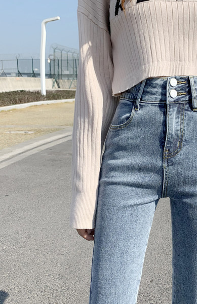 Ležerne ženske traperice s gumbima