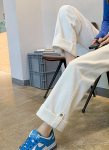 Ženske traperice na gumbe u dvije boje