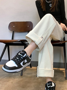 Ženske traperice na gumbe u dvije boje