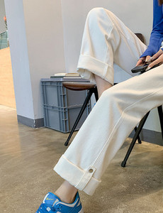 Ženske traperice na gumbe u dvije boje