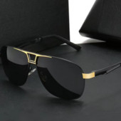 Juhuslikud värviliste klaasidega päikeseprillid