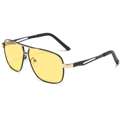 Juhuslikud värviliste klaasidega päikeseprillid