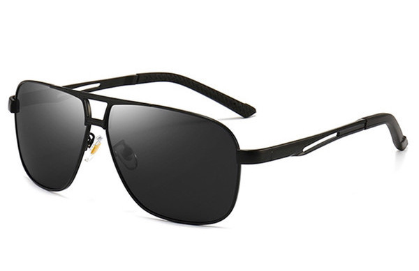 Juhuslikud värviliste klaasidega päikeseprillid