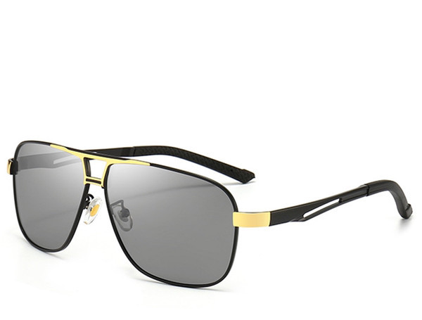 Juhuslikud värviliste klaasidega päikeseprillid