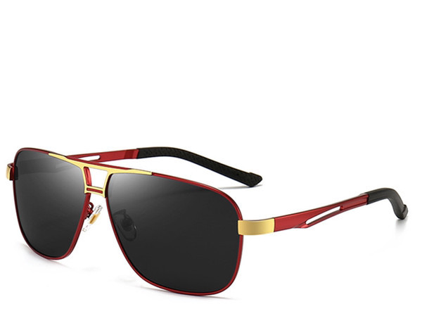 Juhuslikud värviliste klaasidega päikeseprillid