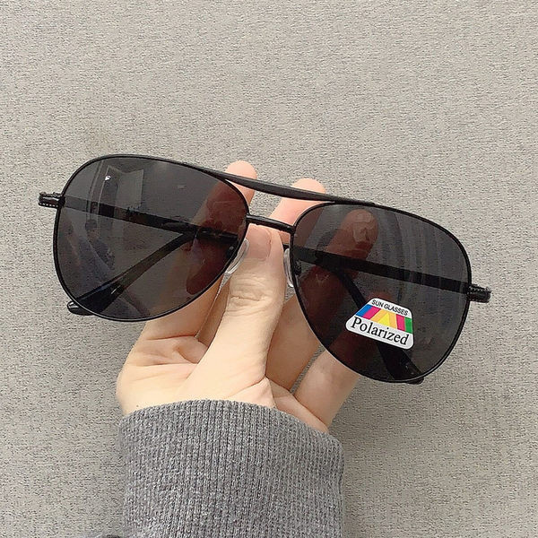 Ανδρικά γυαλιά με λεπτό σκελετό Polarized