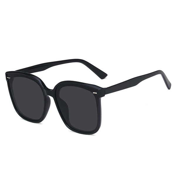 Ochelari de soare la modă pentru bărbați