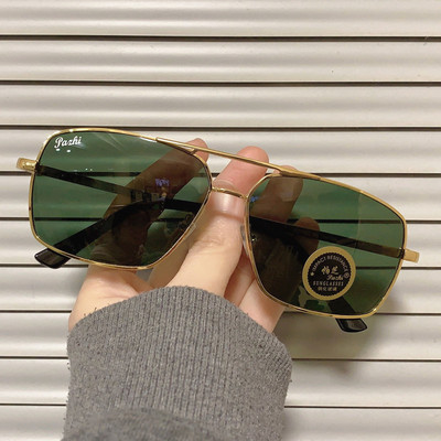 Μοντέρνα ανδρικά γυαλιά με μεταλλικό λεπτό σκελετό