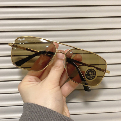 Μοντέρνα ανδρικά γυαλιά με μεταλλικό λεπτό σκελετό