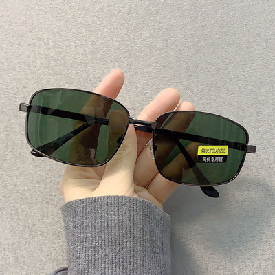 Μοντέρνα ανδρικά γυαλιά με μεταλλικό λεπτό σκελετό