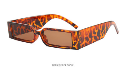 Ochelari eleganti pentru barbati in forma patrata