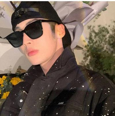 Moodsad UV-kaitsega ja värviliste klaasidega meeste prillid