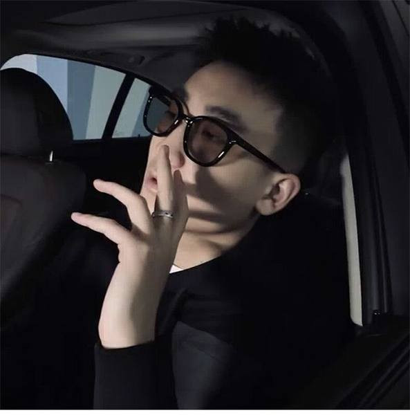 Moodsad UV-kaitsega ja värviliste klaasidega meeste prillid