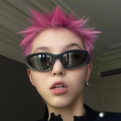 Moodsad värviliste klaasidega meeste prillid