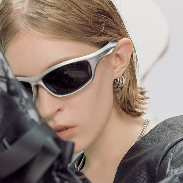 Moodsad värviliste klaasidega meeste prillid