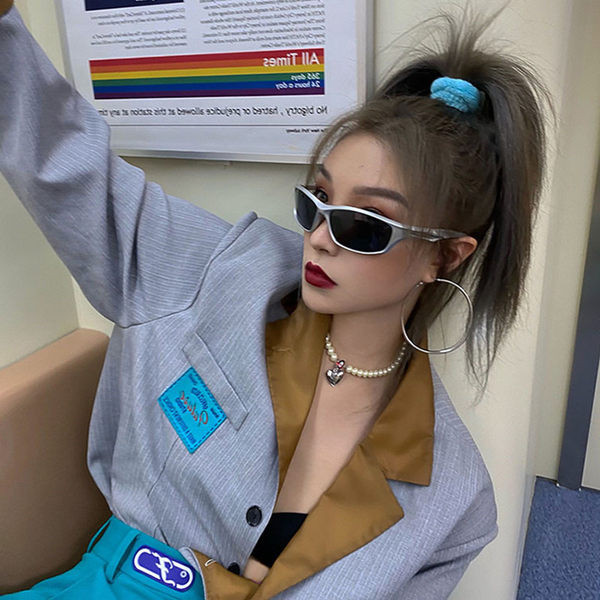 Moodsad värviliste klaasidega meeste prillid