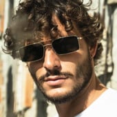 Μοντέρνα ανδρικά γυαλιά με έγχρωμους φακούς